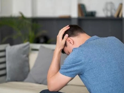 میگرن چه علائم و نشانه هایی دارد؟